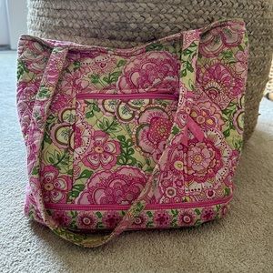 Vera Bradley handbag. Smoke free home.